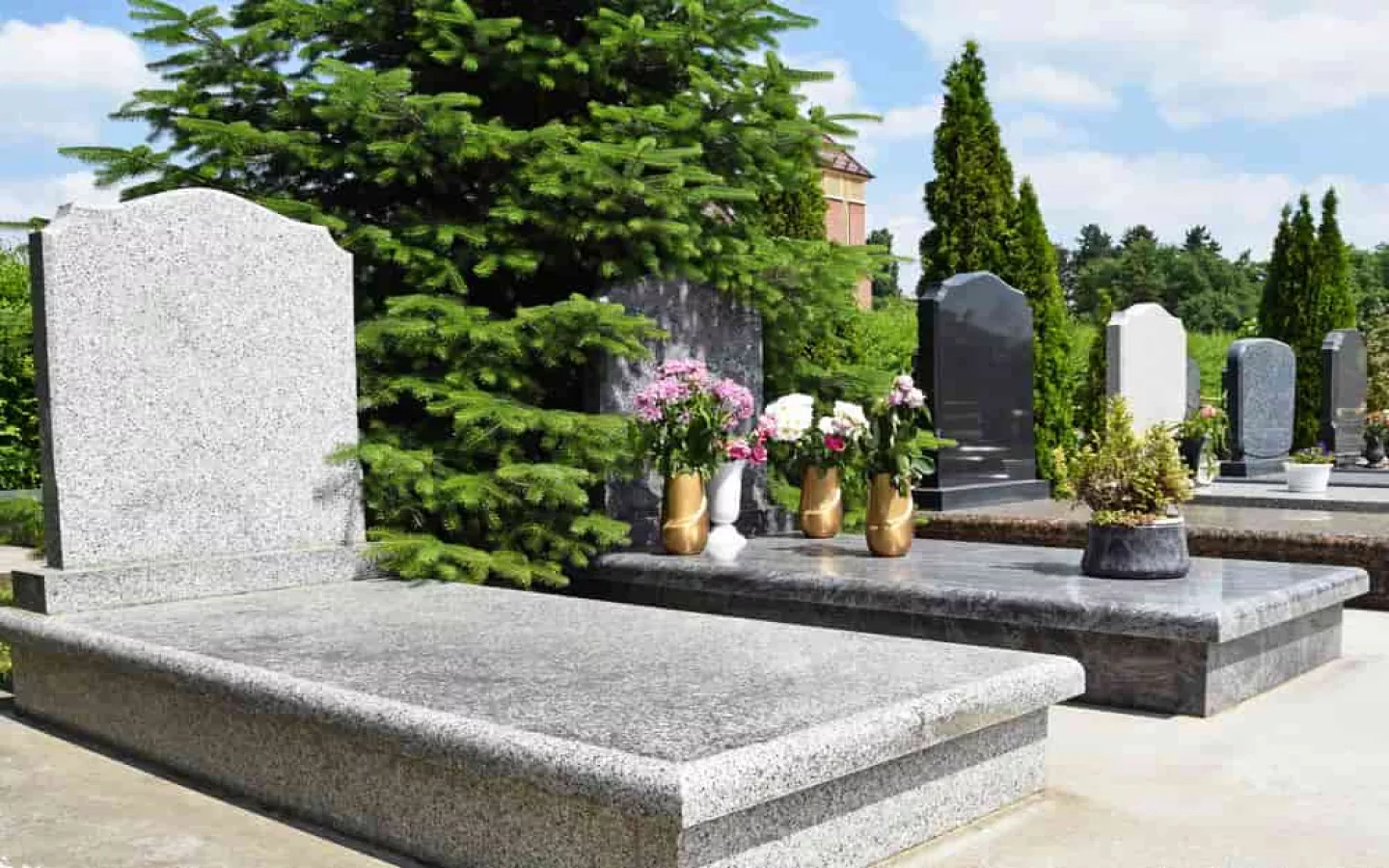 Est-il obligatoire de construire un monument funéraire ?